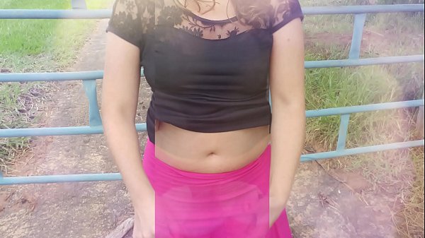 Ферм дээр тоглож, жинхэнэ гэрийн эхнэр, гичий гичий, зэрлэг байгальд түүний хөхүүл нөхөр