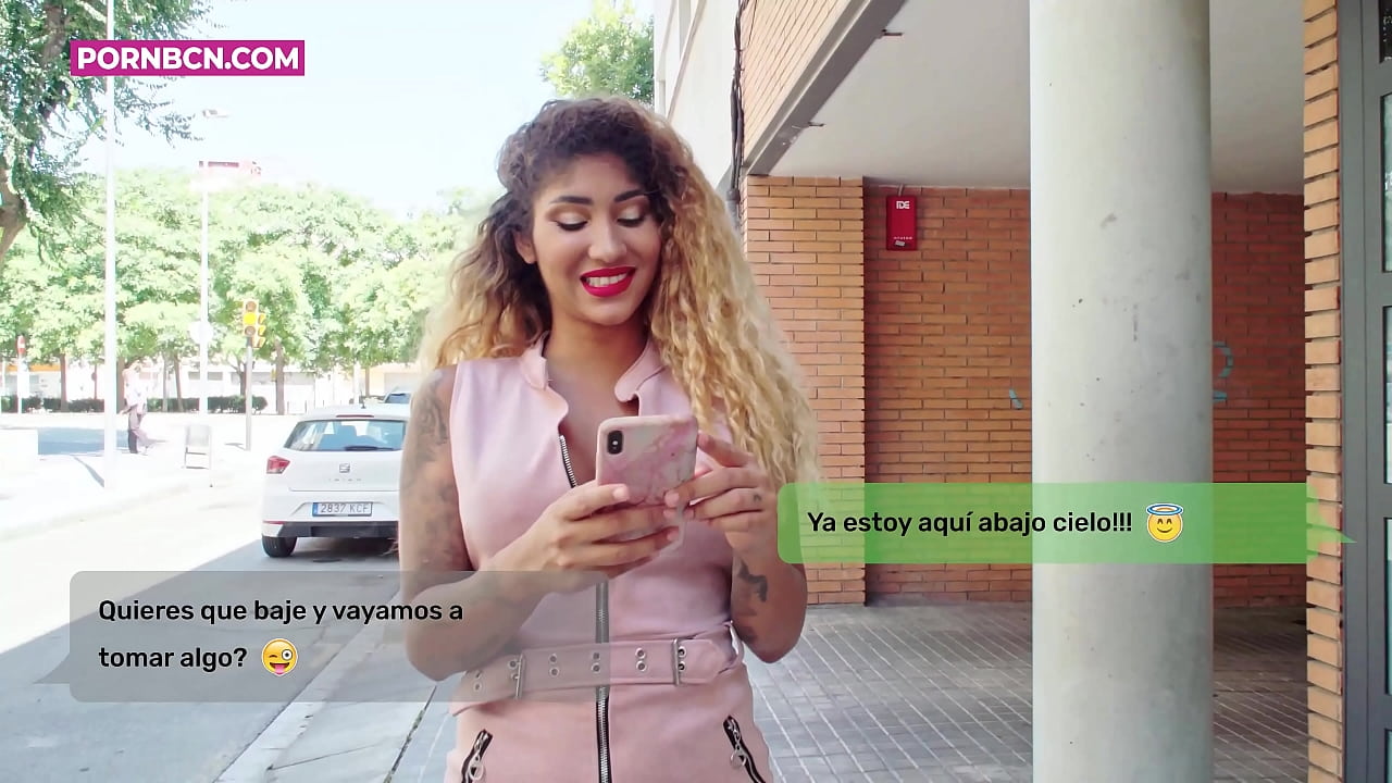 Нөхөр нь ажил хийж байхад үнэнч бус эхнэр залуу амрагаа хатуу няцлах гэж байна. Латина нь хөхтэй, том илжиг. Сугар Афродит.