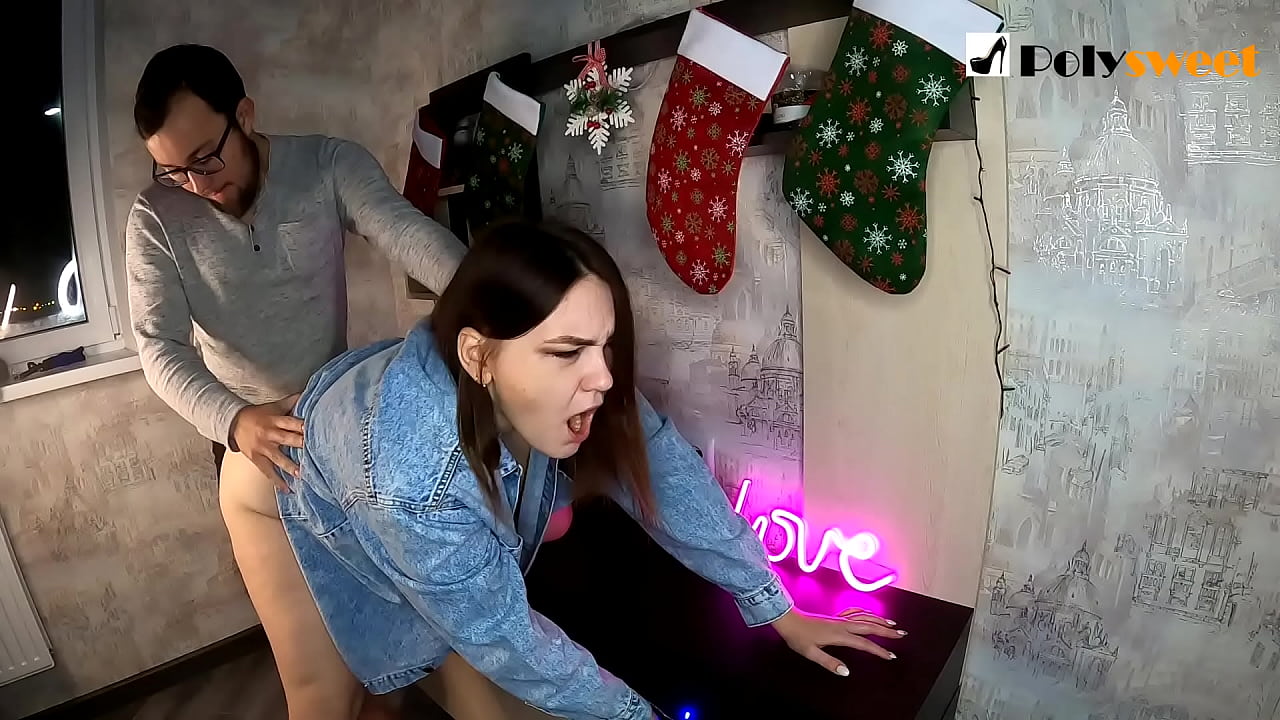 Тэр залуу сайхан хүүхэнтэй гэзэгтэй бөгсийг нь амаараа, дикээр нь галзуурах нь их таалагдсан